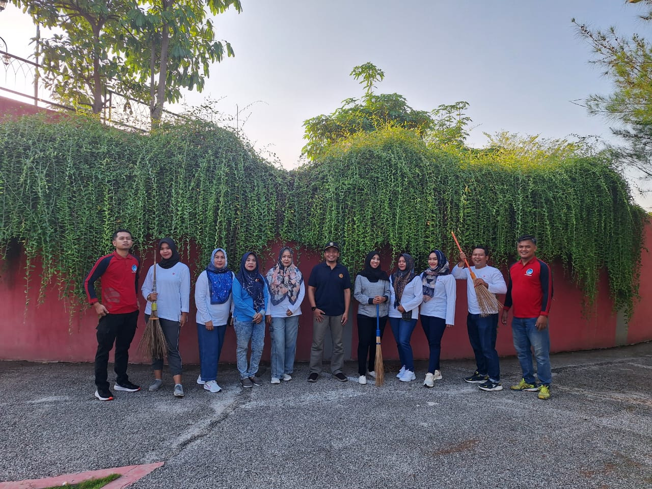 Bersih Kantor