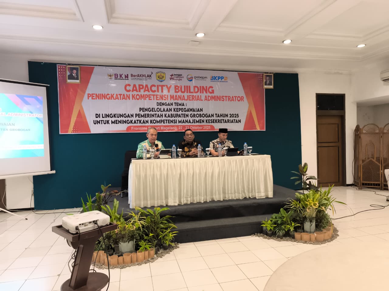 Sekretaris Diskominfo Hadiri Kegiatan Capacity Building Peningkatan Kompetensi Manajerial Administrator