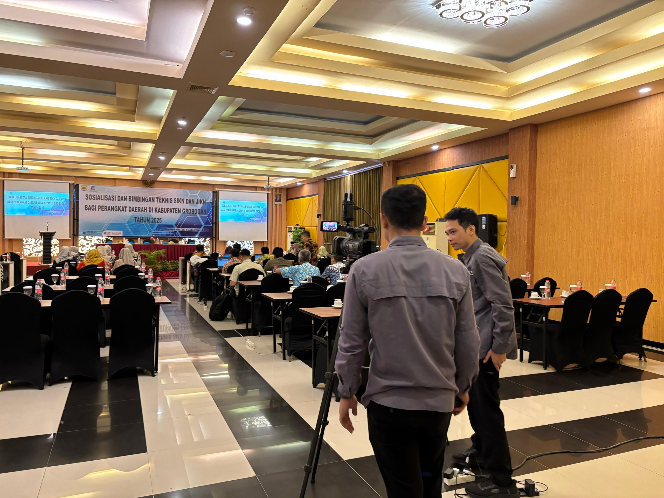 Diskominfo Grobogan Dukung Live Streaming Sosialisasi dan Bimtek SIKN–JIKN di Hotel 21 Purwodadi